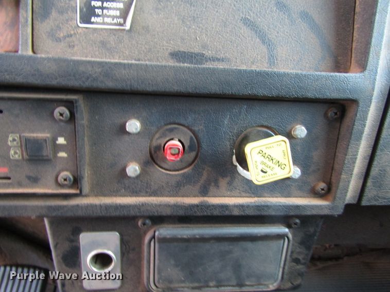 image for item DG6735 2002 Kenworth T300 tank truck