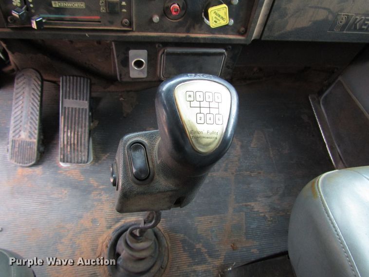 image for item DG6735 2002 Kenworth T300 tank truck