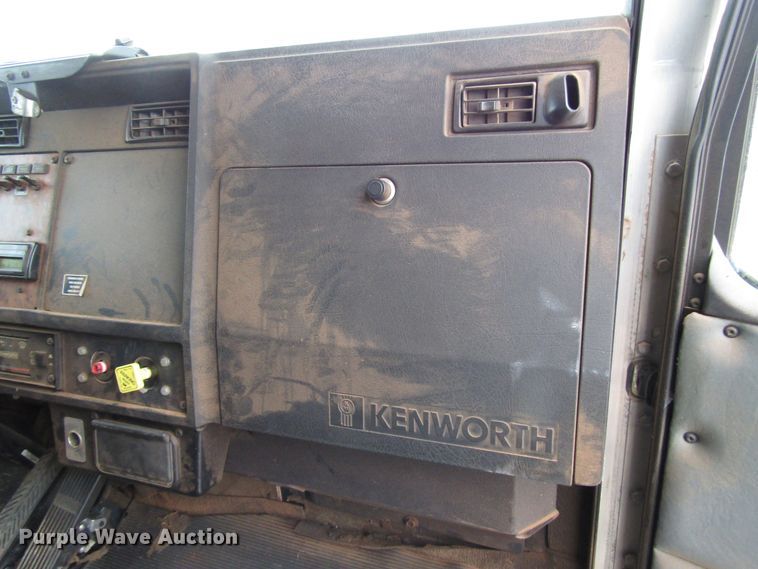 image for item DG6735 2002 Kenworth T300 tank truck