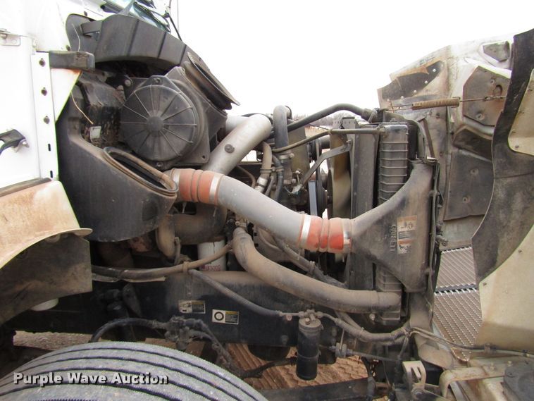 image for item DG6735 2002 Kenworth T300 tank truck