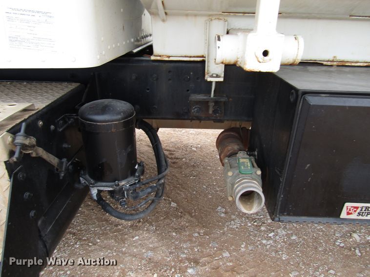 image for item DG6735 2002 Kenworth T300 tank truck