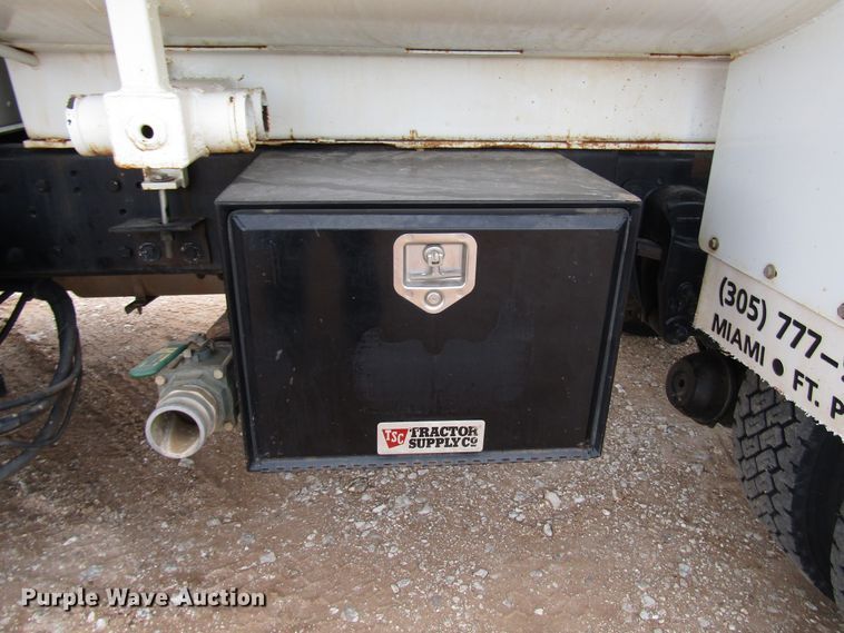 image for item DG6735 2002 Kenworth T300 tank truck