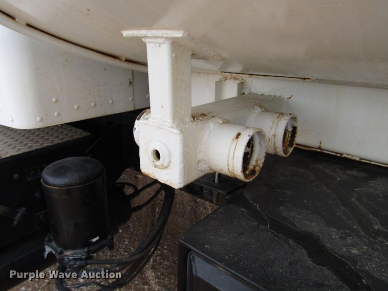 image for item DG6735 2002 Kenworth T300 tank truck