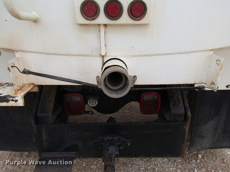 image for item DG6735 2002 Kenworth T300 tank truck