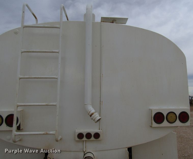 image for item DG6735 2002 Kenworth T300 tank truck