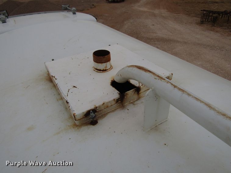 image for item DG6735 2002 Kenworth T300 tank truck