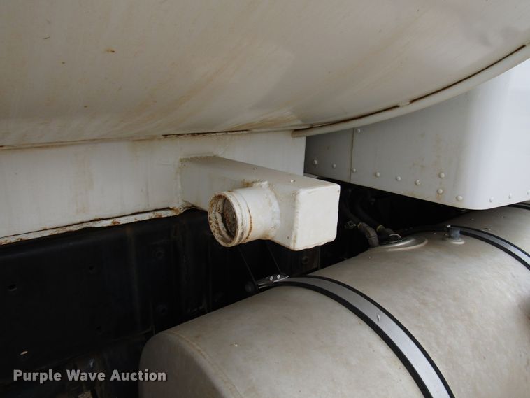 image for item DG6735 2002 Kenworth T300 tank truck