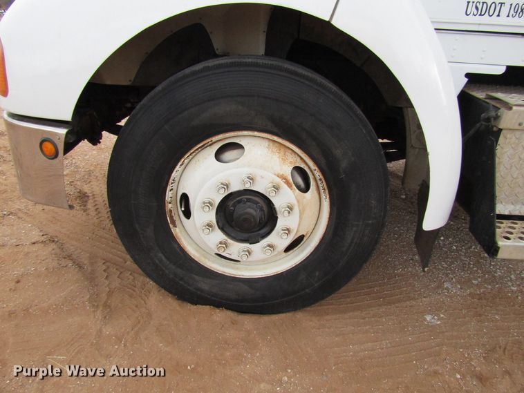 image for item DG6735 2002 Kenworth T300 tank truck