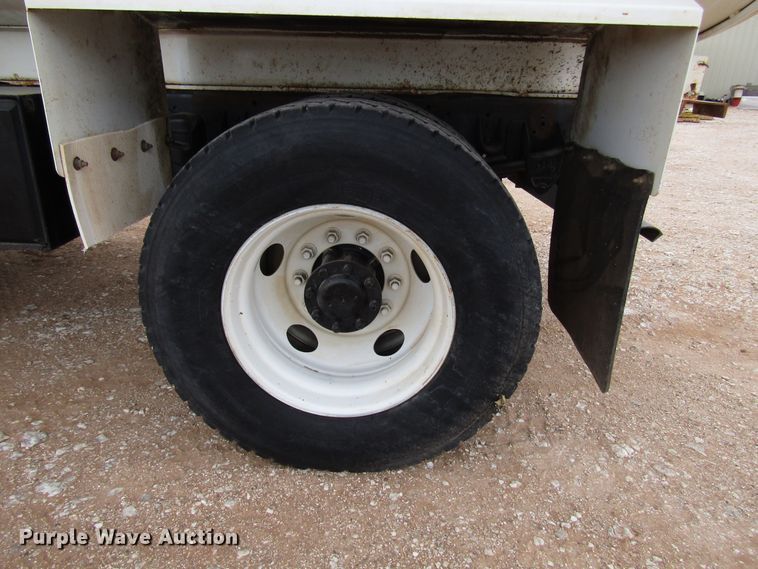 image for item DG6735 2002 Kenworth T300 tank truck