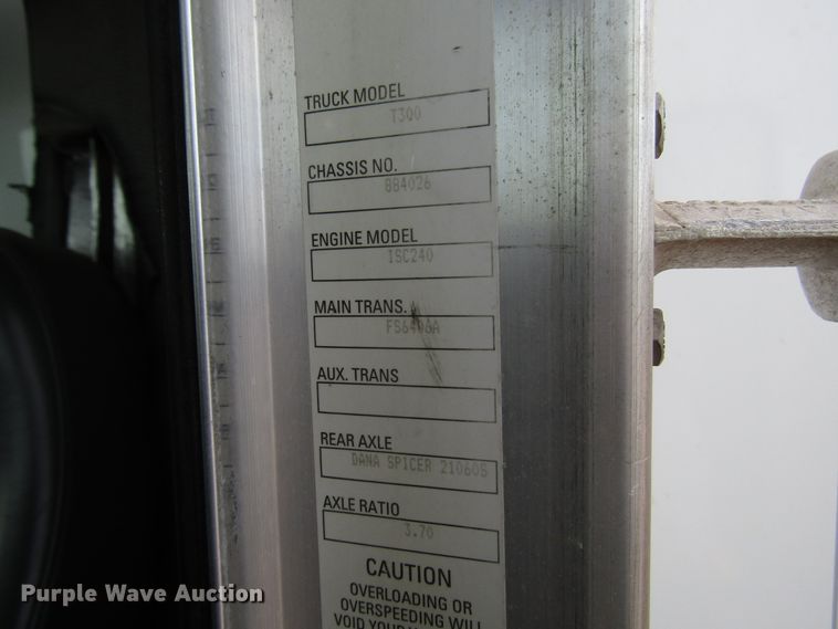 image for item DG6735 2002 Kenworth T300 tank truck