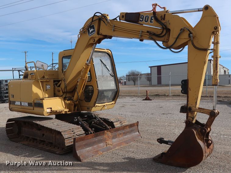 image for item DH0752 1994 John Deere 190E mini excavator