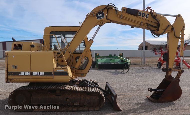 image for item DH0752 1994 John Deere 190E mini excavator