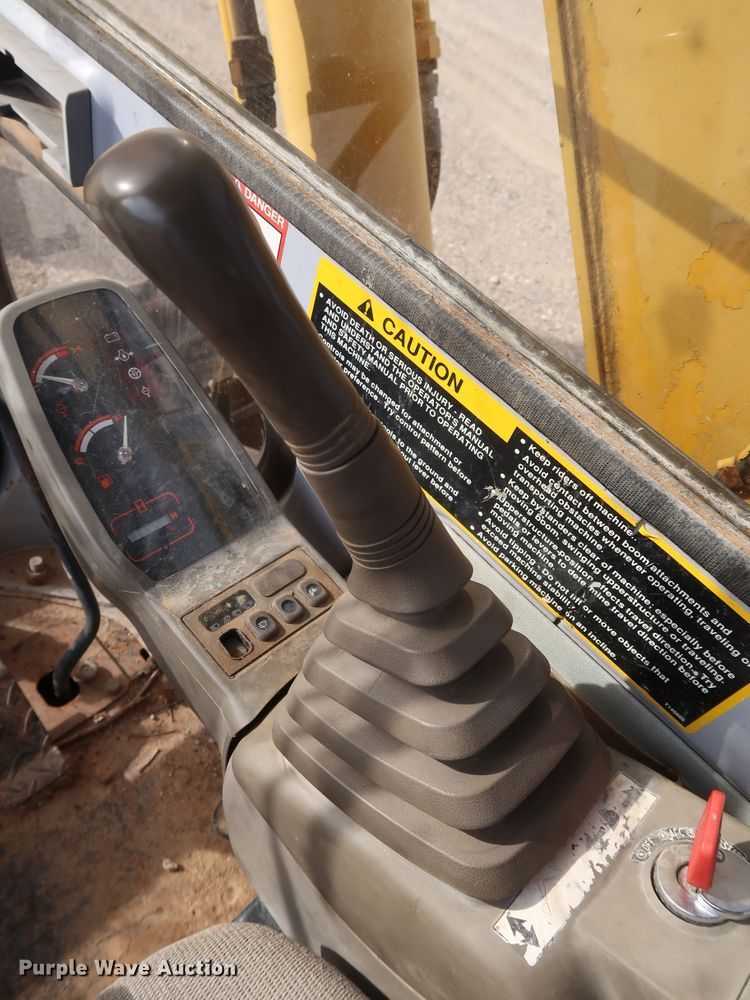 image for item DH0752 1994 John Deere 190E mini excavator