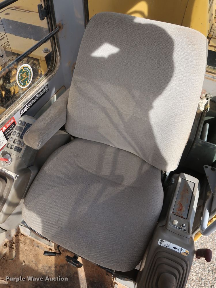 image for item DH0752 1994 John Deere 190E mini excavator