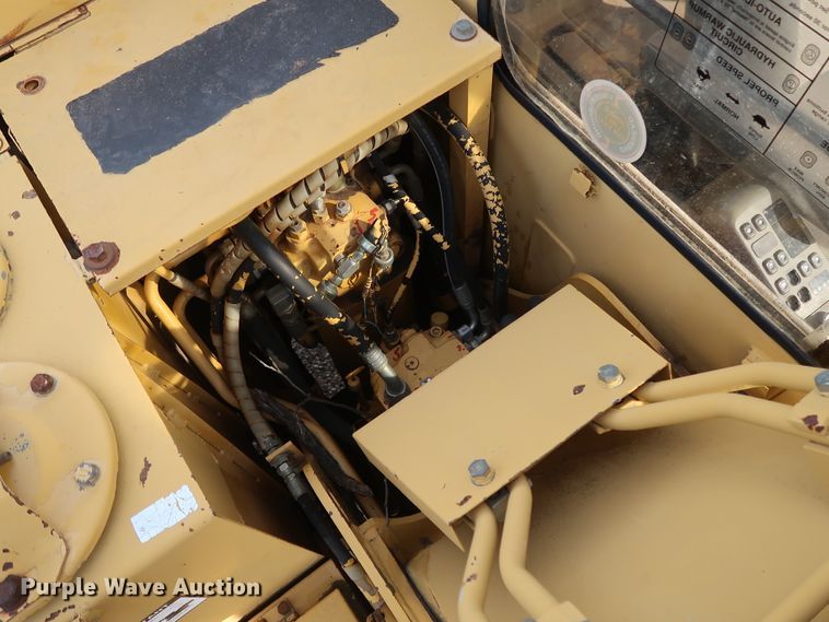 image for item DH0752 1994 John Deere 190E mini excavator