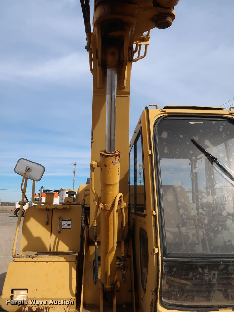 image for item DH0752 1994 John Deere 190E mini excavator