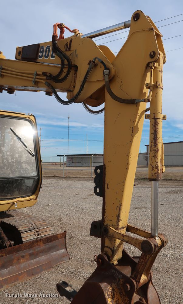 image for item DH0752 1994 John Deere 190E mini excavator