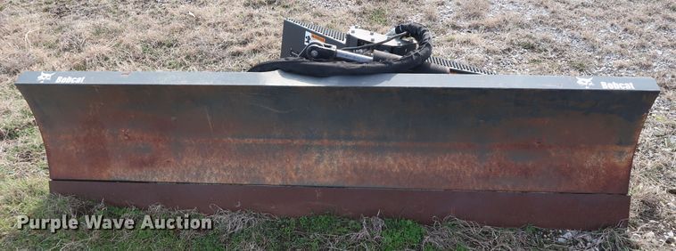 image for item DH0756 2010 Bobcat 96 skid steer dozer blade