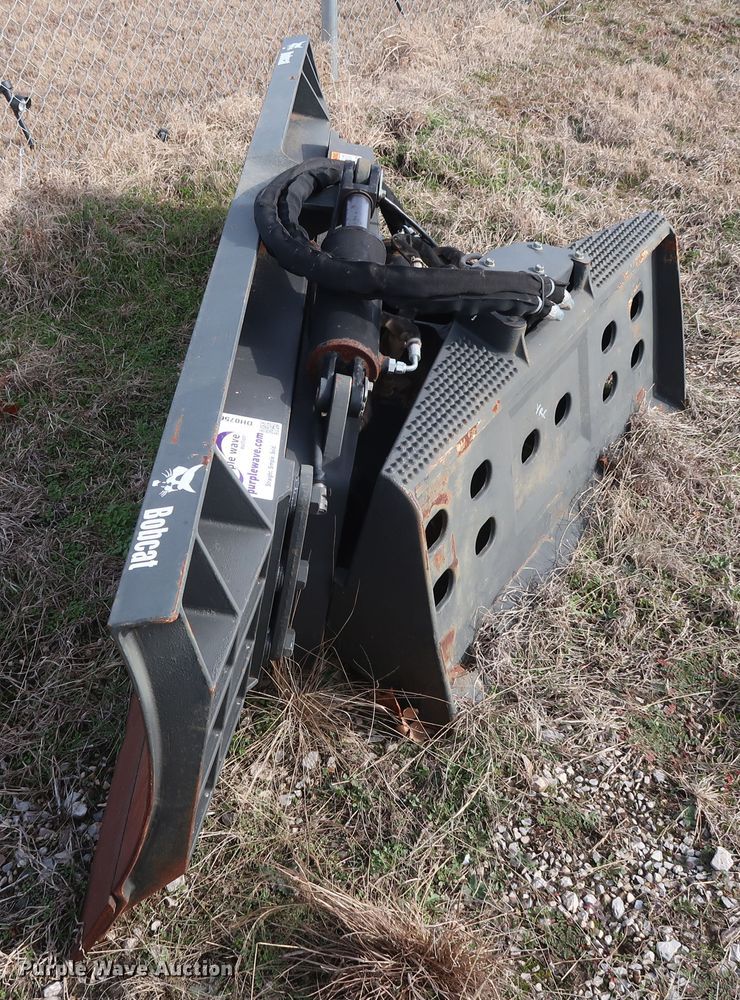 image for item DH0756 2010 Bobcat 96 skid steer dozer blade