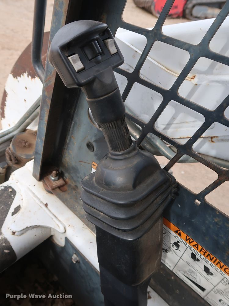 image for item DH0758 2001 Bobcat 773 skid steer