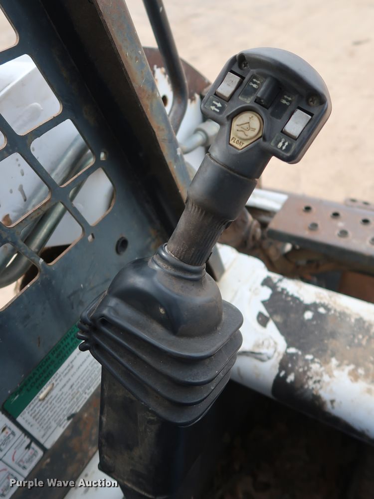 image for item DH0758 2001 Bobcat 773 skid steer