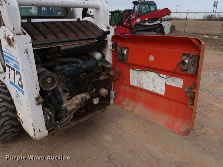 image for item DH0758 2001 Bobcat 773 skid steer