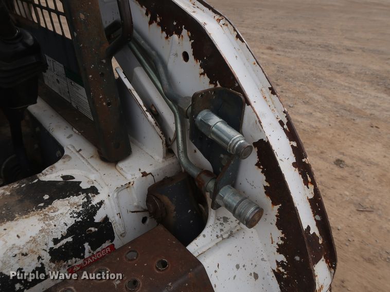 image for item DH0758 2001 Bobcat 773 skid steer