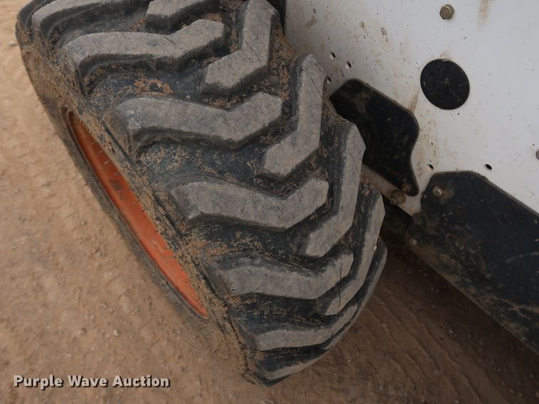 image for item DH0758 2001 Bobcat 773 skid steer