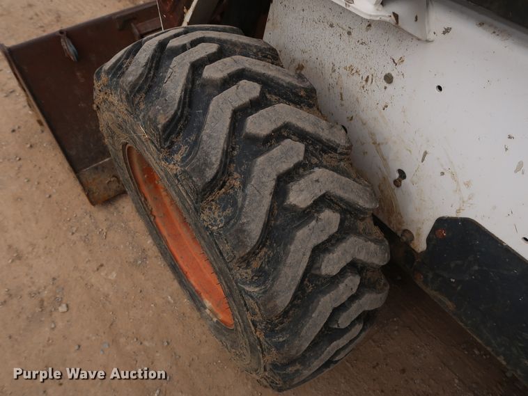 image for item DH0758 2001 Bobcat 773 skid steer