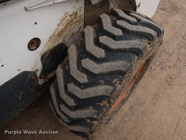 image for item DH0758 2001 Bobcat 773 skid steer
