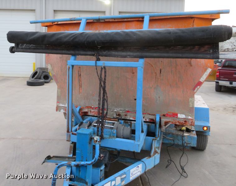 image for item DH1743 2007 Region Welding 14000-SDT roll-off dumpster trailer