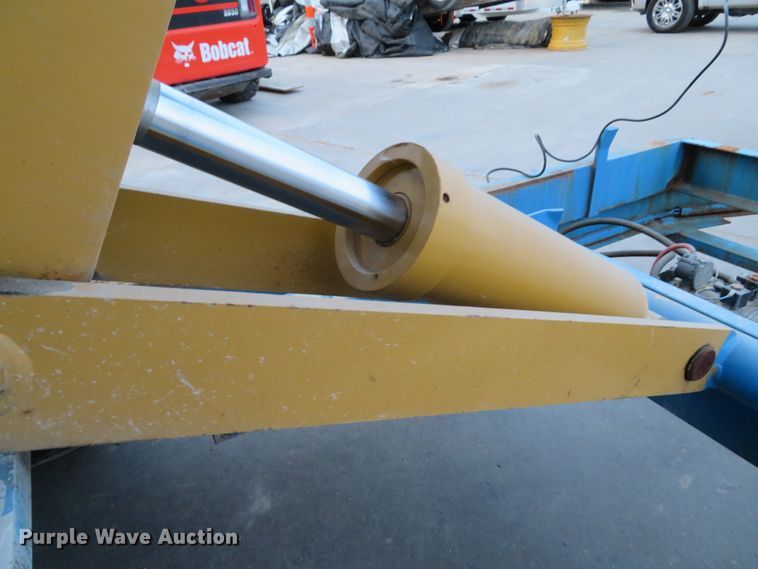 image for item DH1743 2007 Region Welding 14000-SDT roll-off dumpster trailer