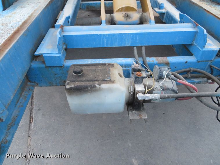 image for item DH1743 2007 Region Welding 14000-SDT roll-off dumpster trailer