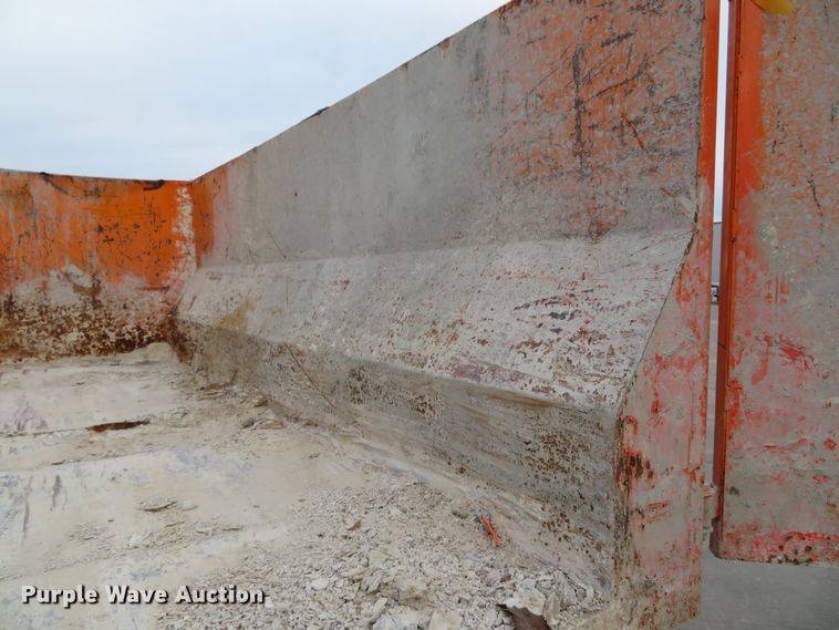 image for item DH1743 2007 Region Welding 14000-SDT roll-off dumpster trailer