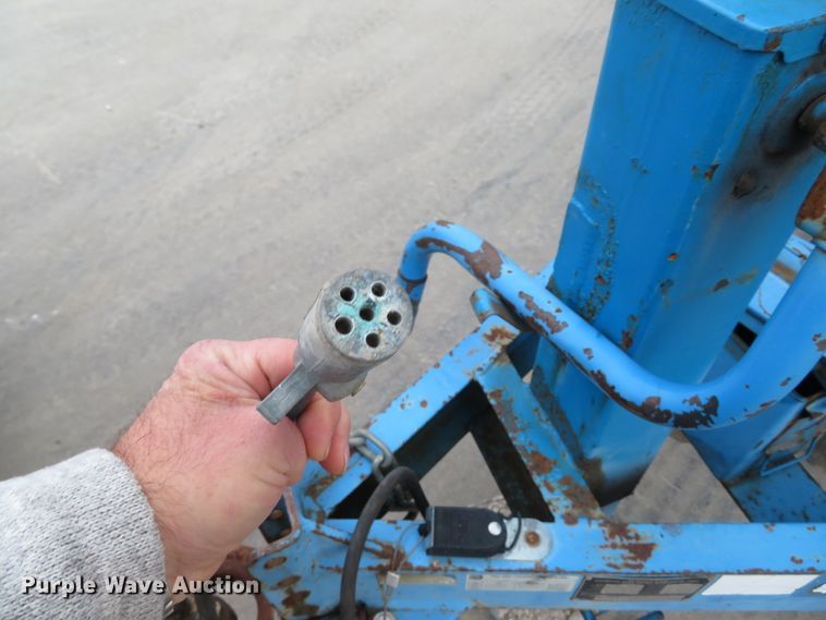 image for item DH1743 2007 Region Welding 14000-SDT roll-off dumpster trailer