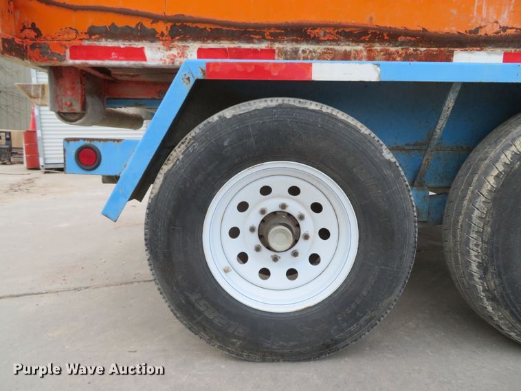 image for item DH1743 2007 Region Welding 14000-SDT roll-off dumpster trailer