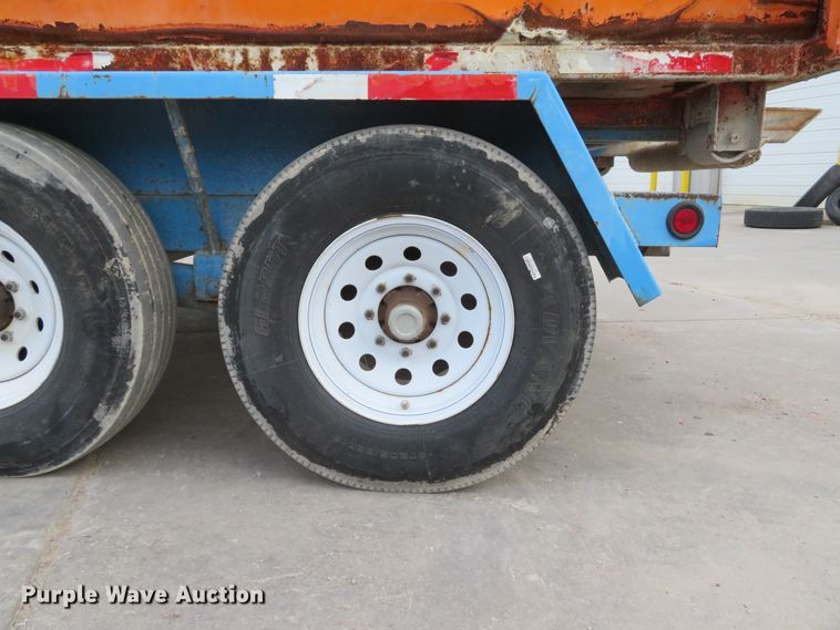 image for item DH1743 2007 Region Welding 14000-SDT roll-off dumpster trailer