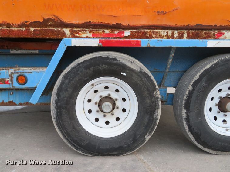 image for item DH1743 2007 Region Welding 14000-SDT roll-off dumpster trailer