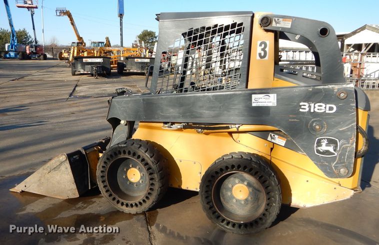 image for item DH4263 2013 John Deere 318D skid steer