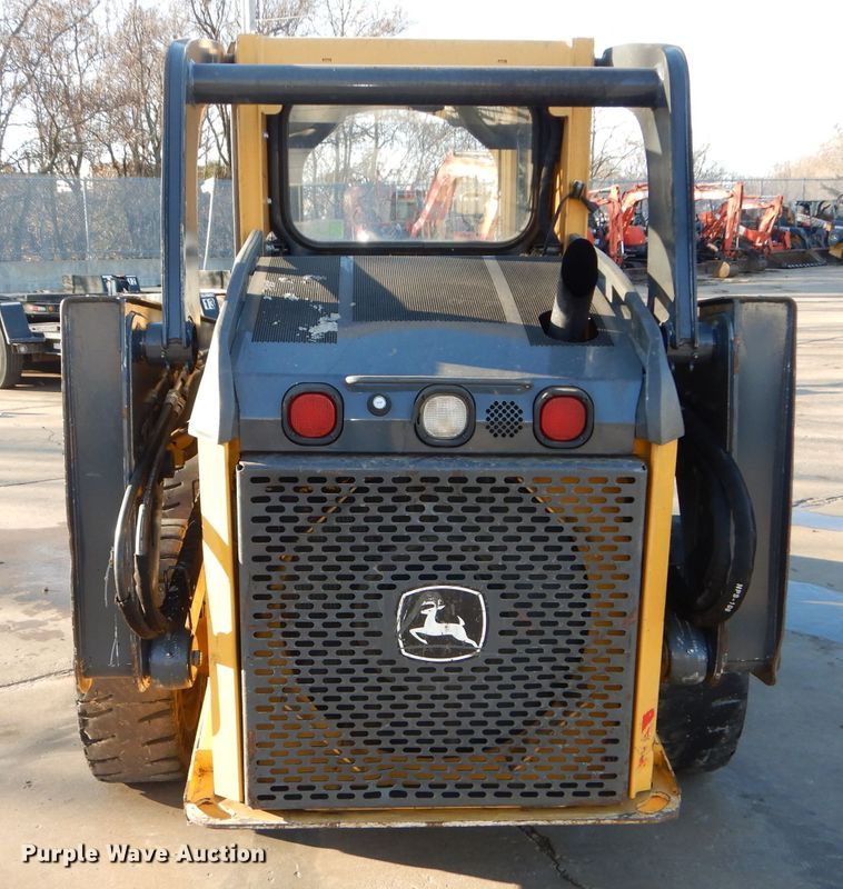 image for item DH4263 2013 John Deere 318D skid steer