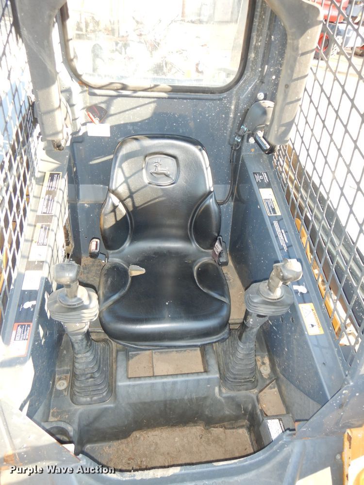 image for item DH4263 2013 John Deere 318D skid steer