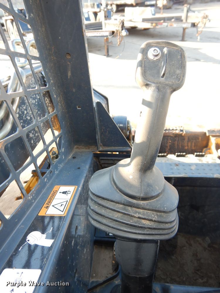 image for item DH4263 2013 John Deere 318D skid steer