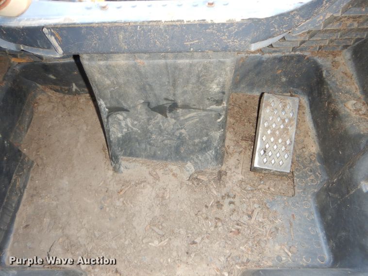 image for item DH4263 2013 John Deere 318D skid steer