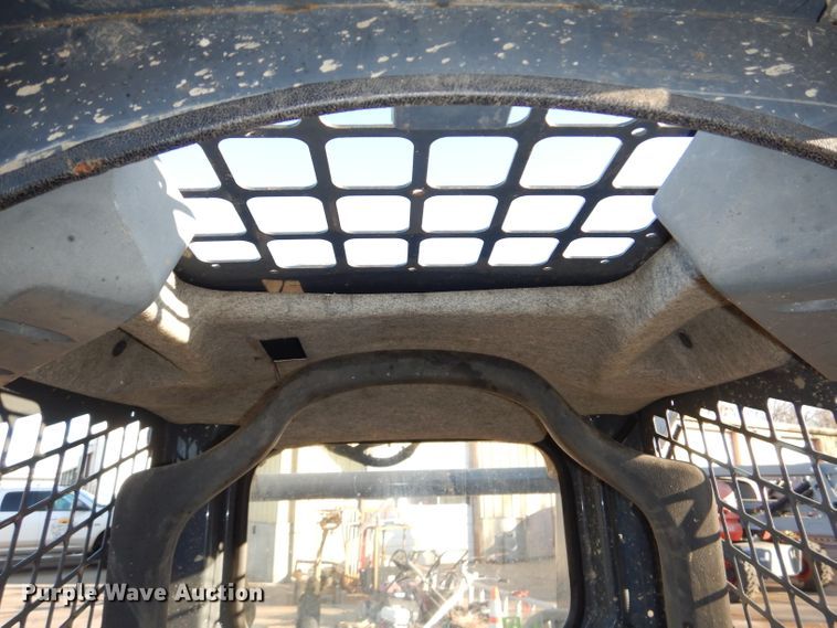 image for item DH4263 2013 John Deere 318D skid steer