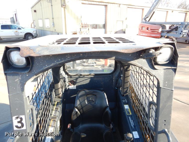 image for item DH4263 2013 John Deere 318D skid steer