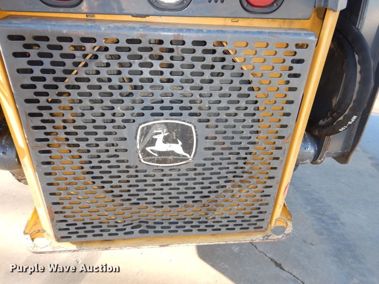 image for item DH4263 2013 John Deere 318D skid steer