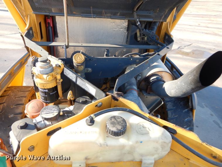 image for item DH4263 2013 John Deere 318D skid steer