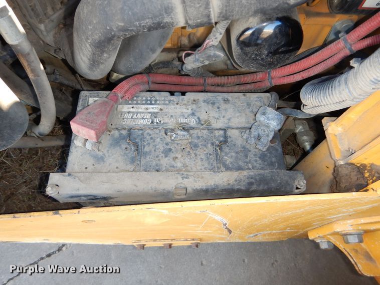 image for item DH4263 2013 John Deere 318D skid steer