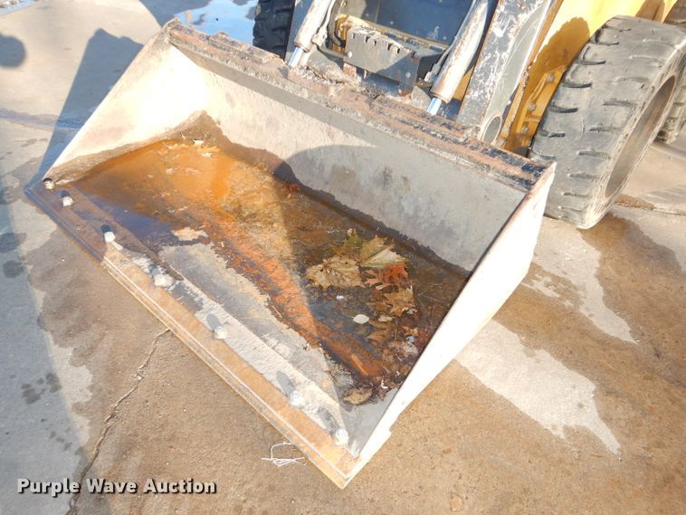 image for item DH4263 2013 John Deere 318D skid steer