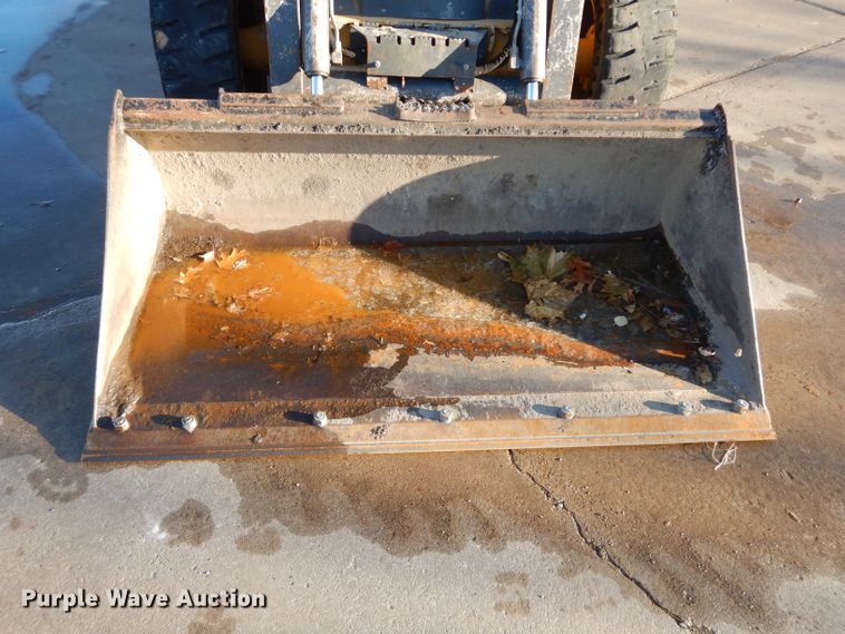 image for item DH4263 2013 John Deere 318D skid steer